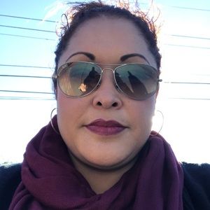 Meet your Posher, Aura